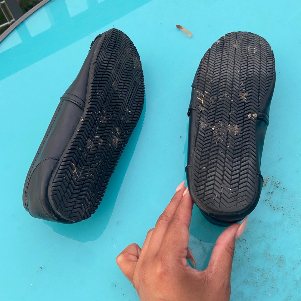 Skechers Black Slip-On Loafers: USED/PRE-OWNED/WELL WORN/OLD - Picture 5 of 12